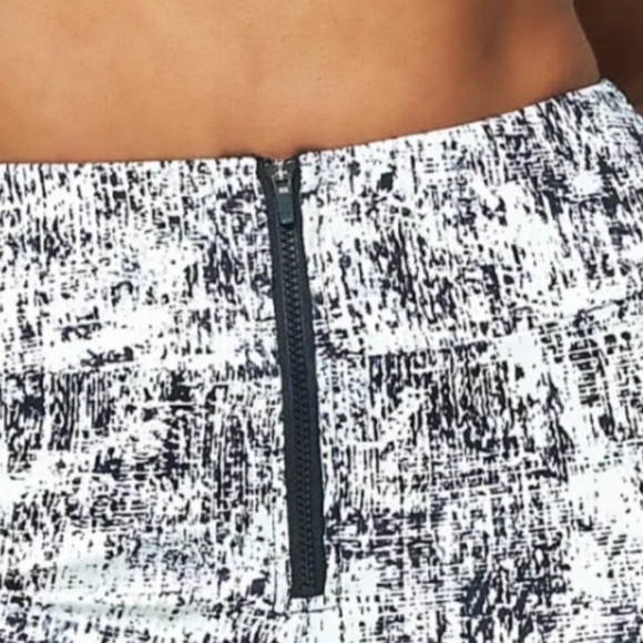 LiCi Static Zip Front Leggings - Picture 2 of 5